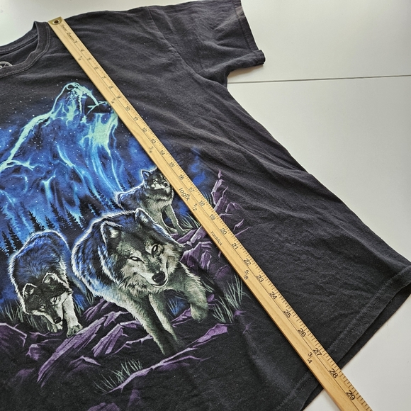 DOM Short Sleeve Graphic T-Shirt Mens XL Wolves Mystical Northern Lights ODM - Picture 6 of 8